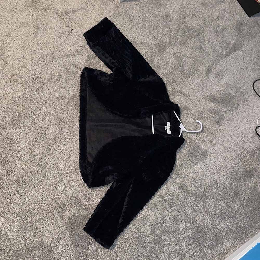 Fuzzy cropped black jacket